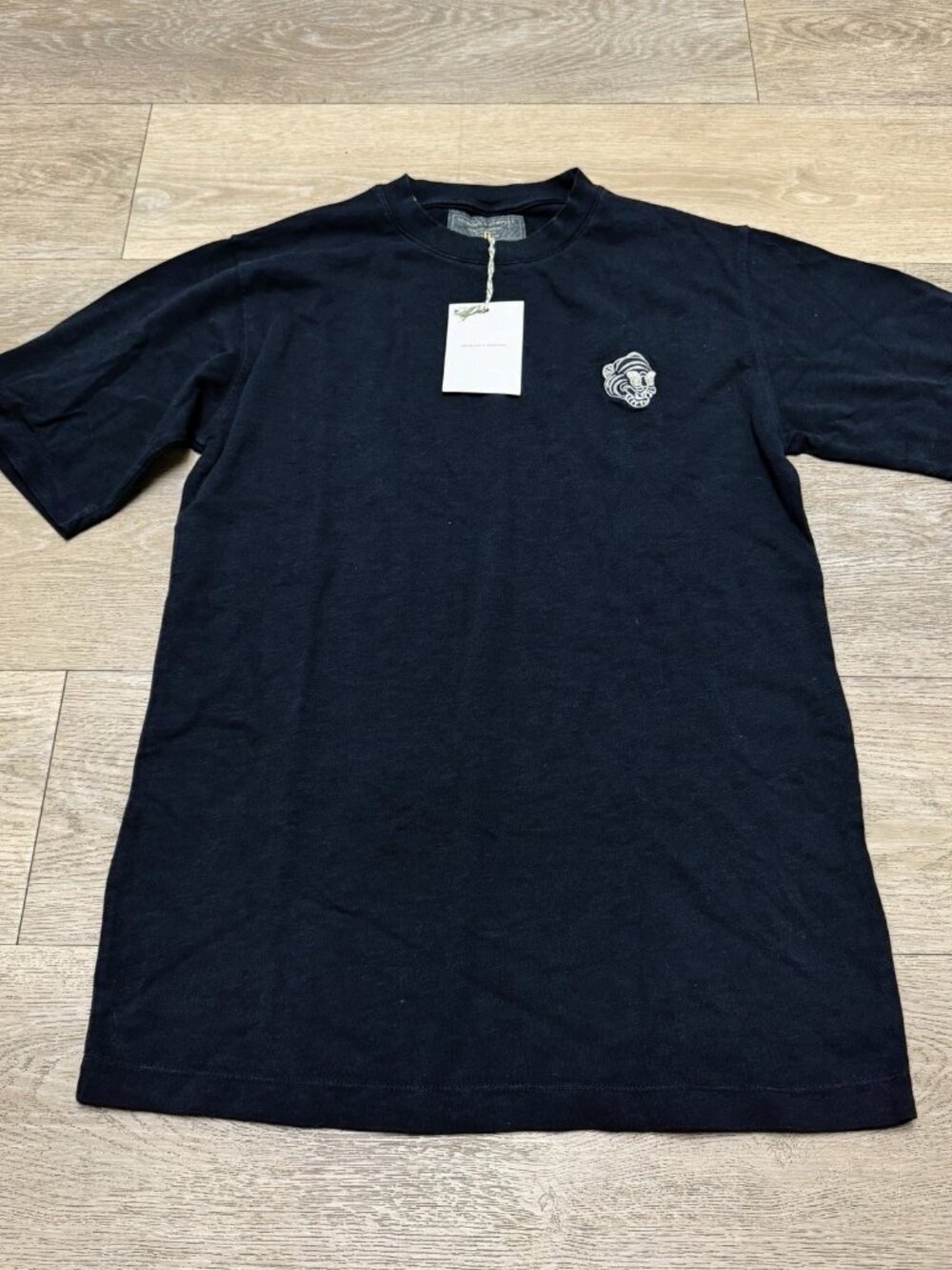 Desmond And Dempsey Embroidered Tee Cotton Tiger Shirt Size Small NWT Black